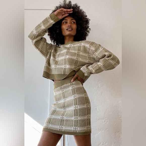 Green Plaid Two-Piece Sweater Set - Picture 4 of 9